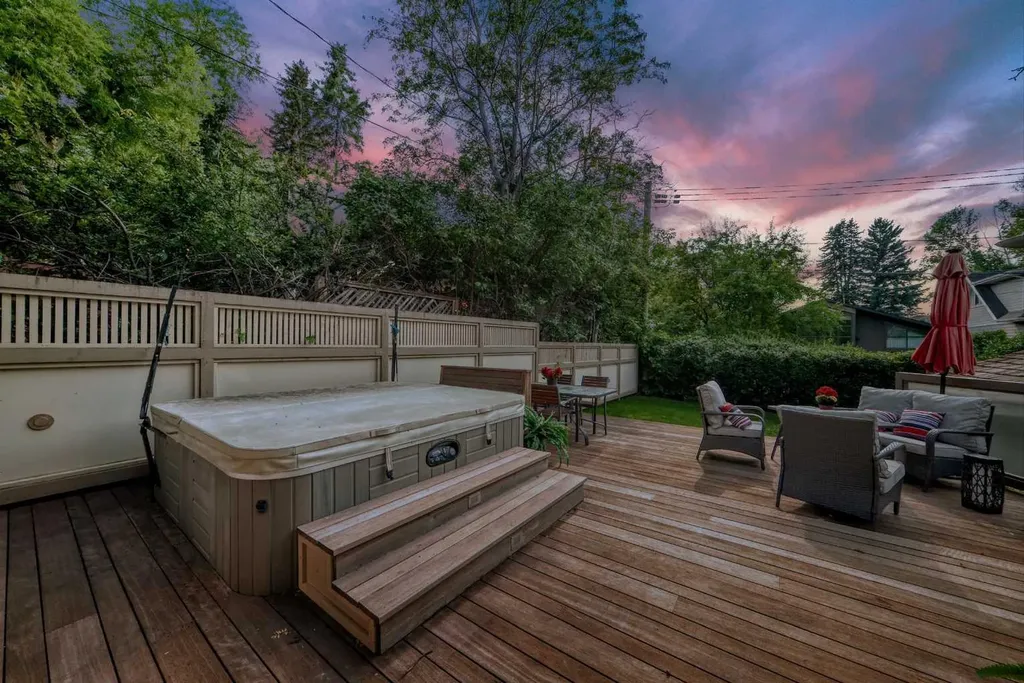1925 10 Street SW Calgary AB T2T3G2