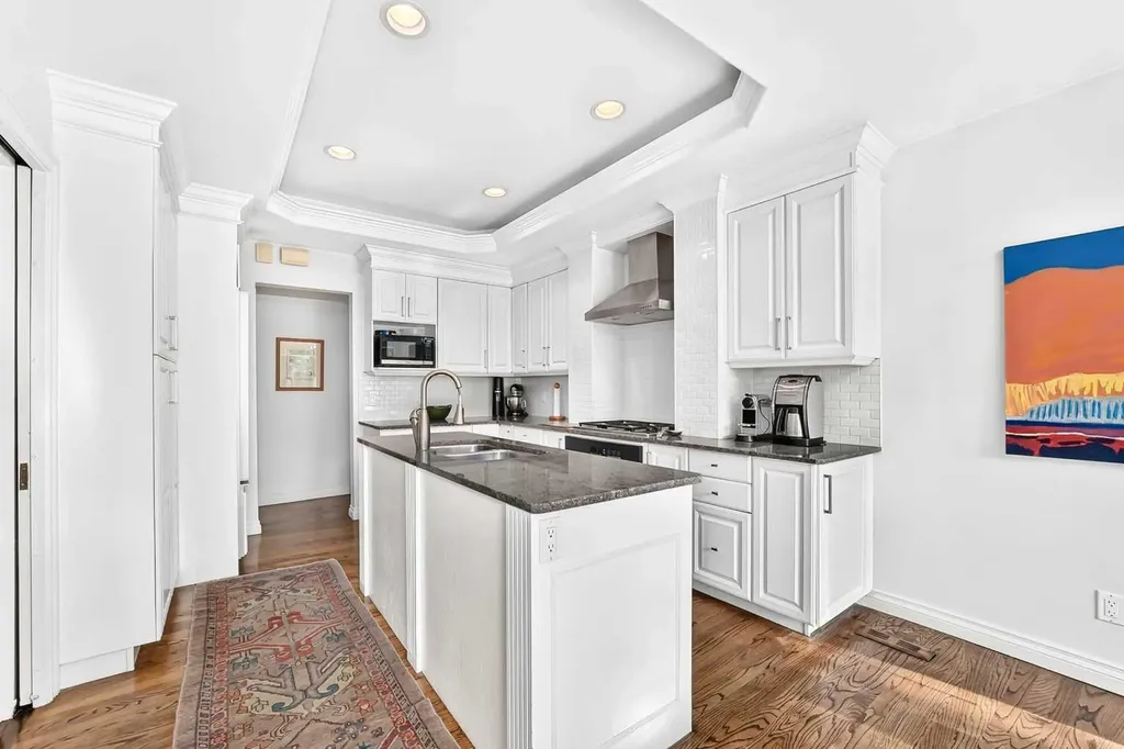 1925 10 Street SW Calgary AB T2T3G2