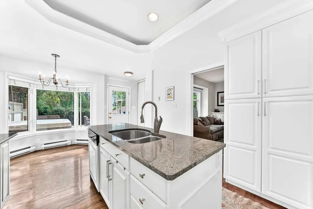 1925 10 Street SW Calgary AB T2T3G2
