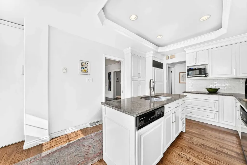 1925 10 Street SW Calgary AB T2T3G2