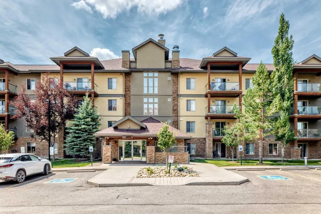 92 Crystal Shores Road Okotoks AB T1S 1N1