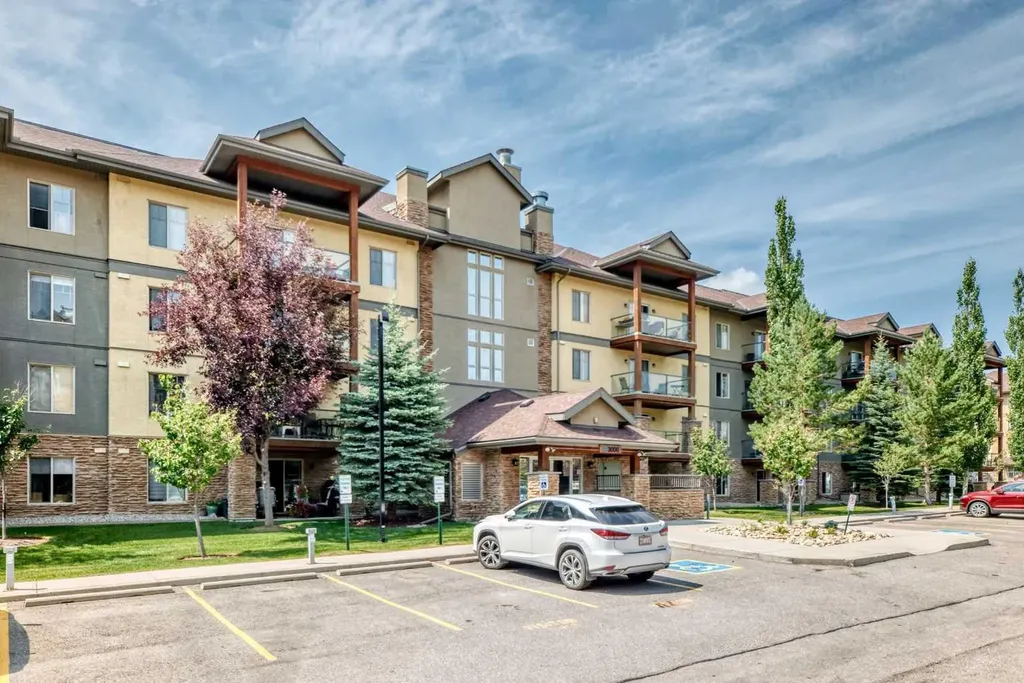 92 Crystal Shores Road Okotoks AB T1S 1N1