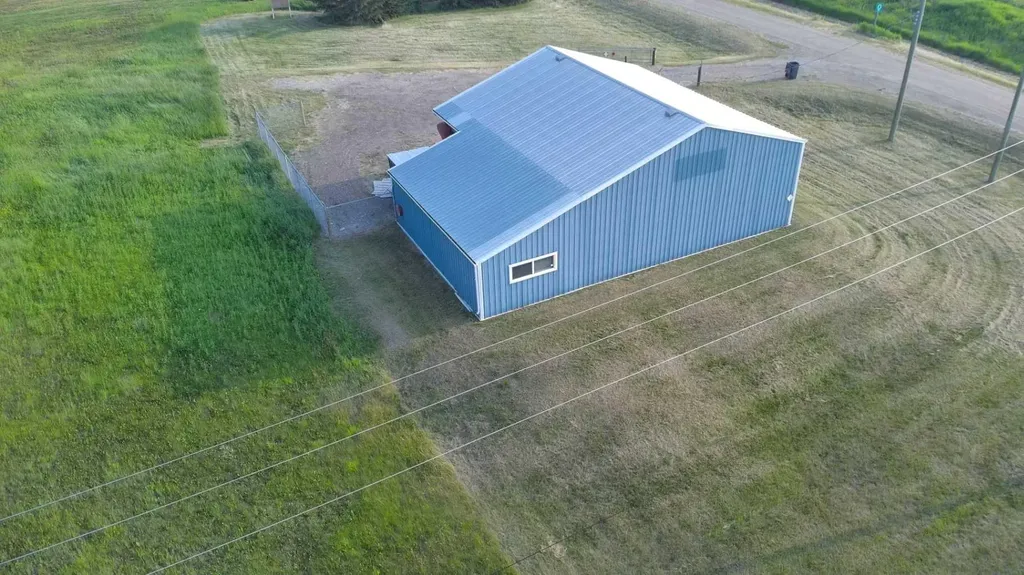5213 49a Avenue Bentley AB T0C 0J0