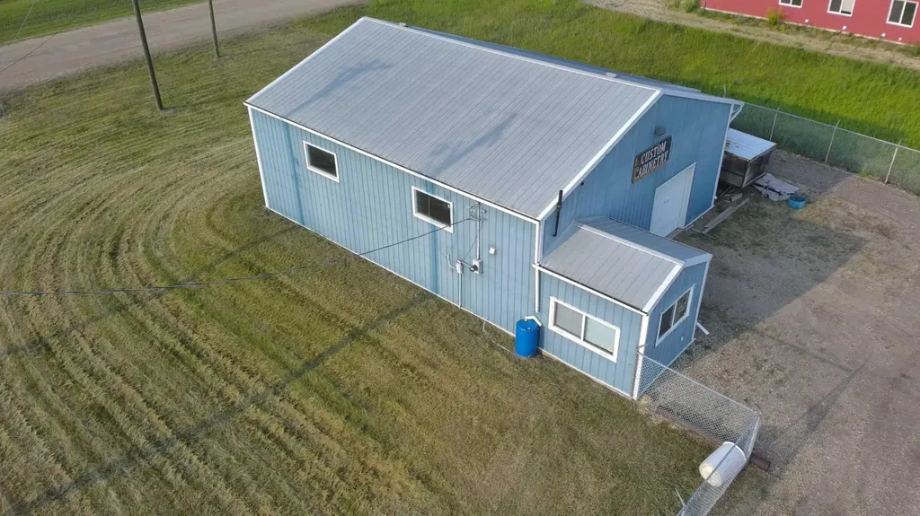 5213 49a Avenue Bentley AB T0C 0J0