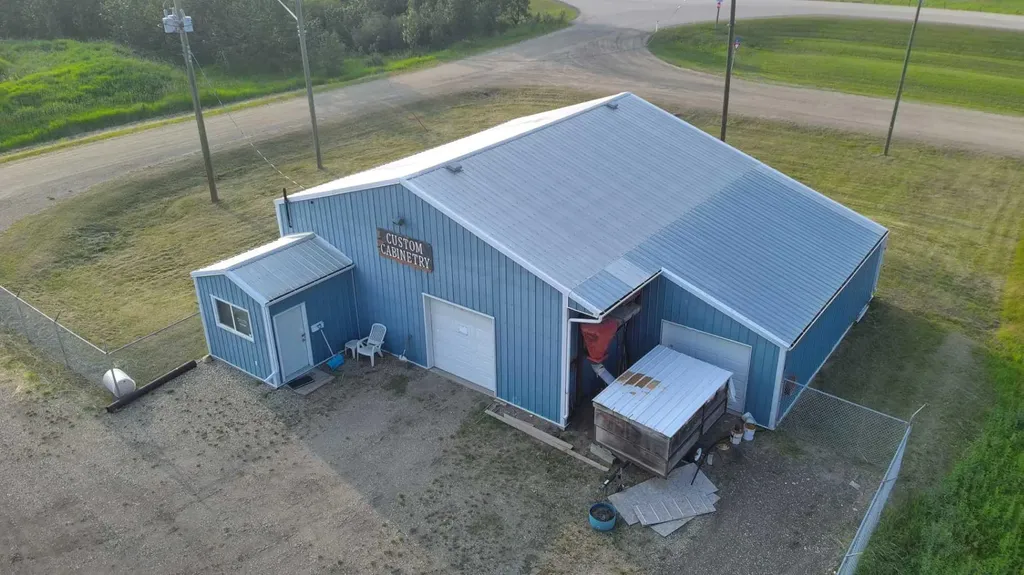 5213 49a Avenue Bentley AB T0C 0J0