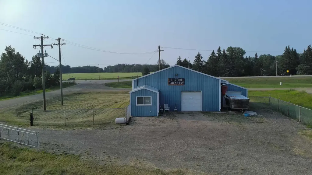5213 49a Avenue Bentley AB T0C 0J0