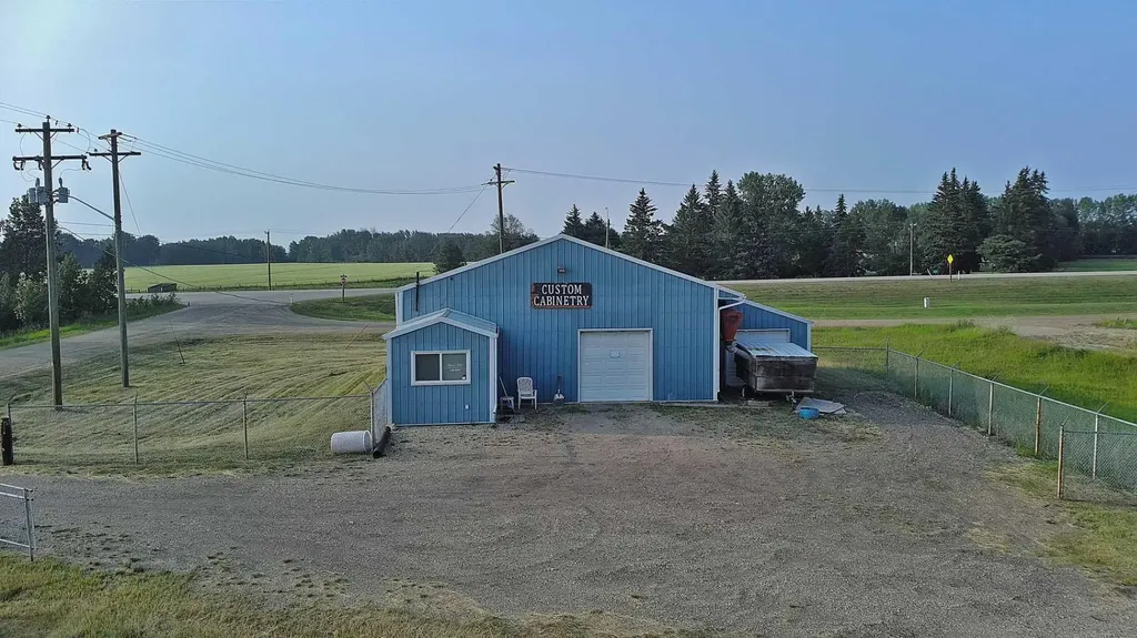 5213 49a Avenue Bentley AB T0C 0J0