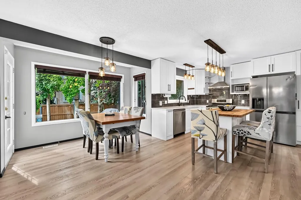 81 Sandalwood Court NW Calgary AB T3K 4B7