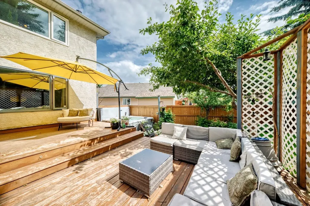 81 Sandalwood Court NW Calgary AB T3K 4B7
