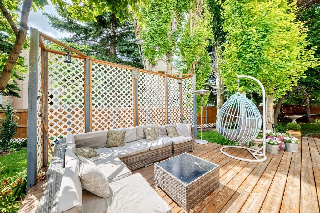 81 Sandalwood Court NW Calgary AB T3K 4B7