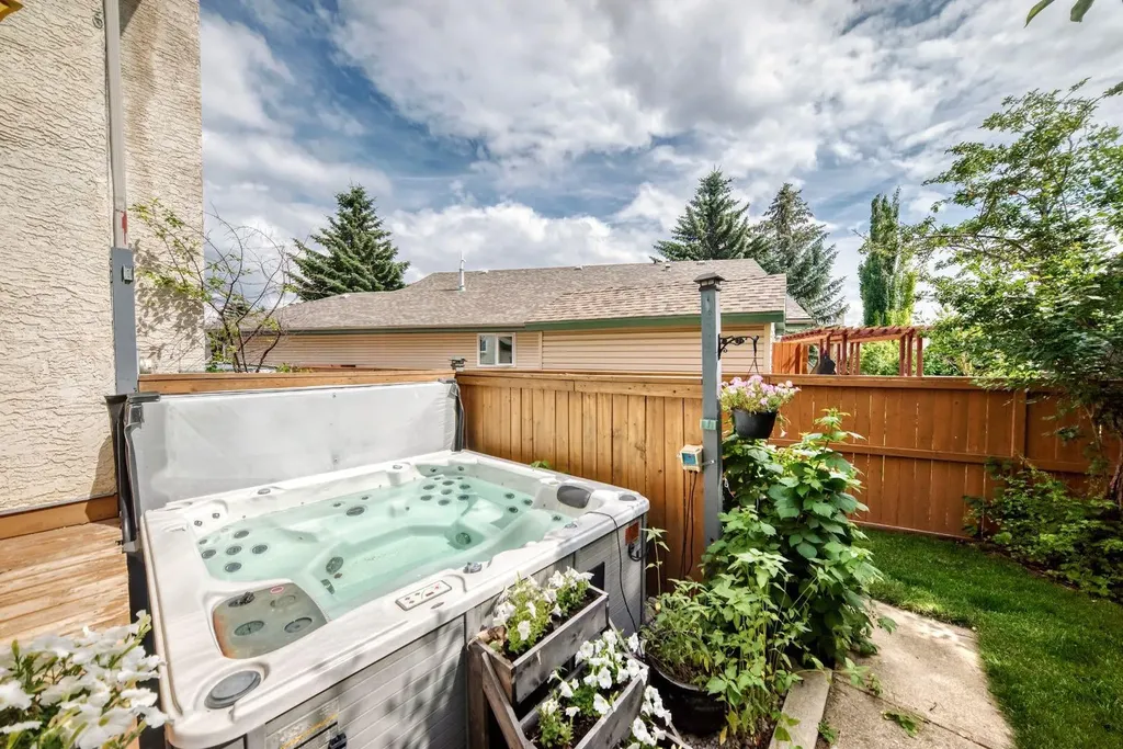81 Sandalwood Court NW Calgary AB T3K 4B7