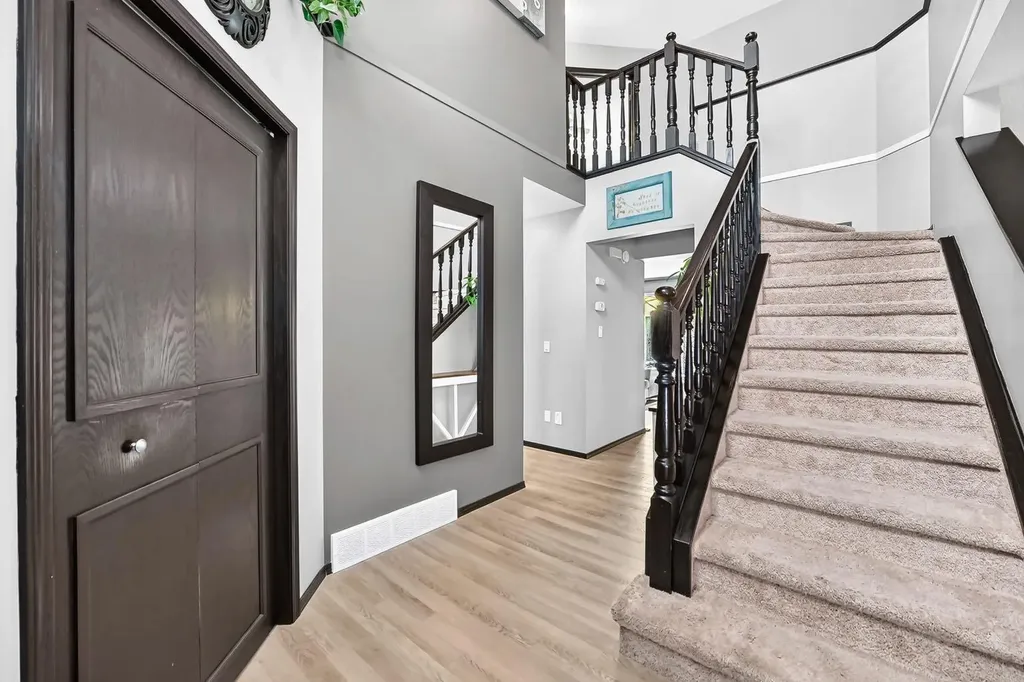 81 Sandalwood Court NW Calgary AB T3K 4B7