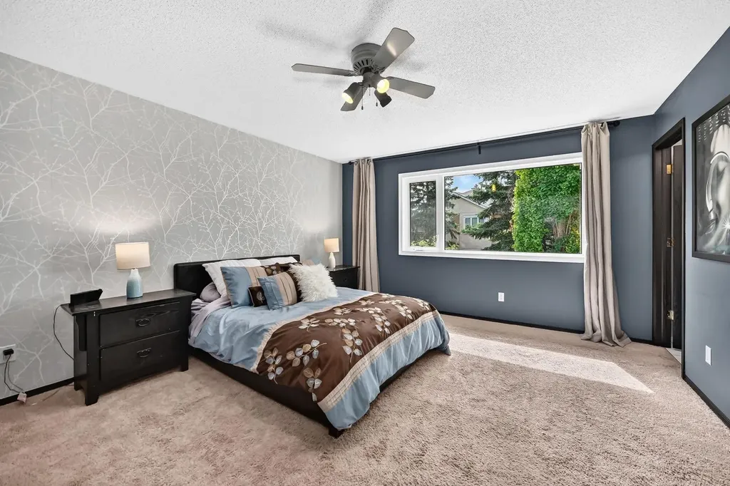 81 Sandalwood Court NW Calgary AB T3K 4B7