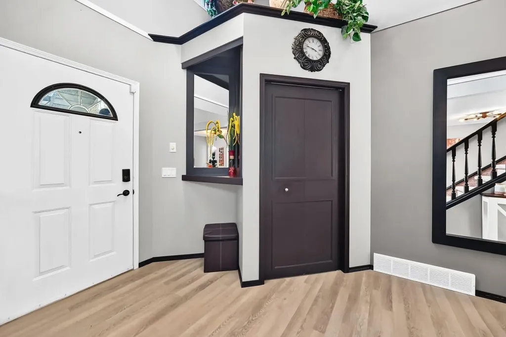 81 Sandalwood Court NW Calgary AB T3K 4B7
