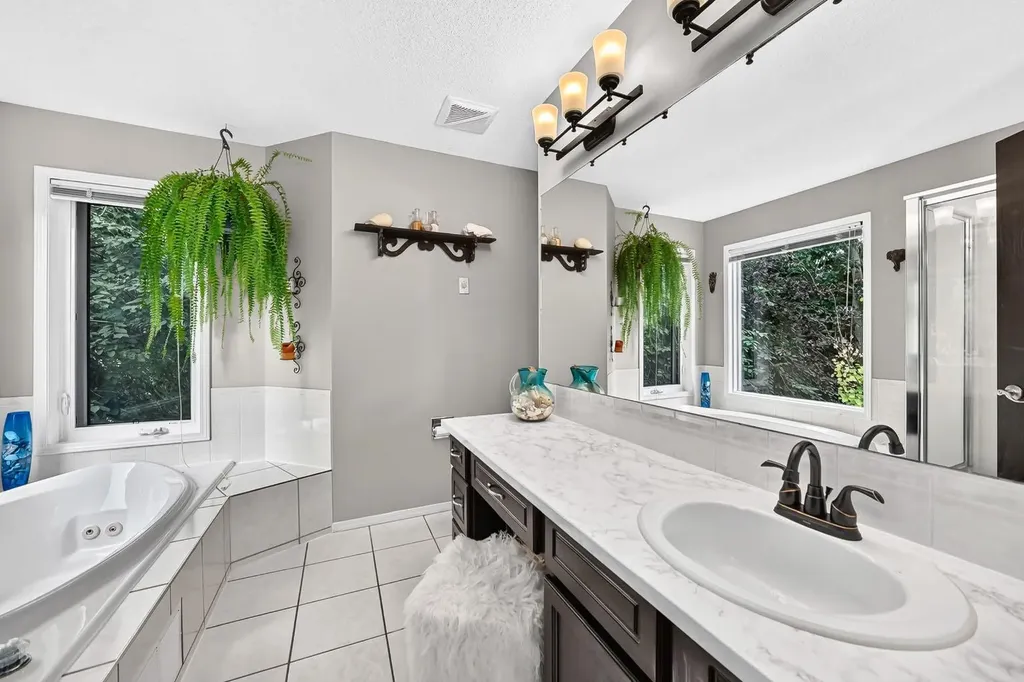 81 Sandalwood Court NW Calgary AB T3K 4B7