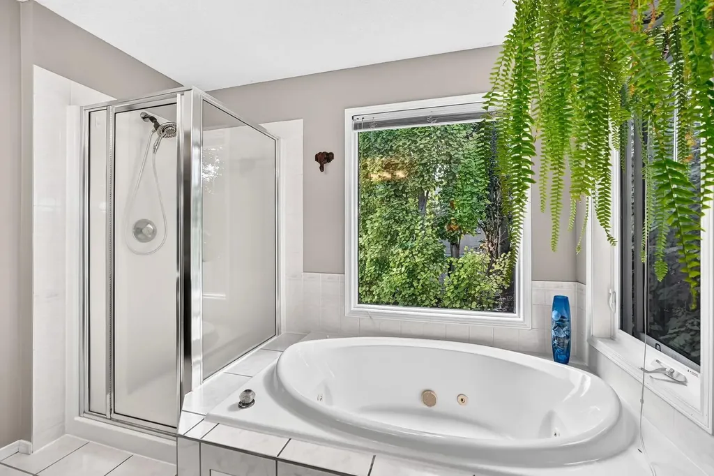 81 Sandalwood Court NW Calgary AB T3K 4B7