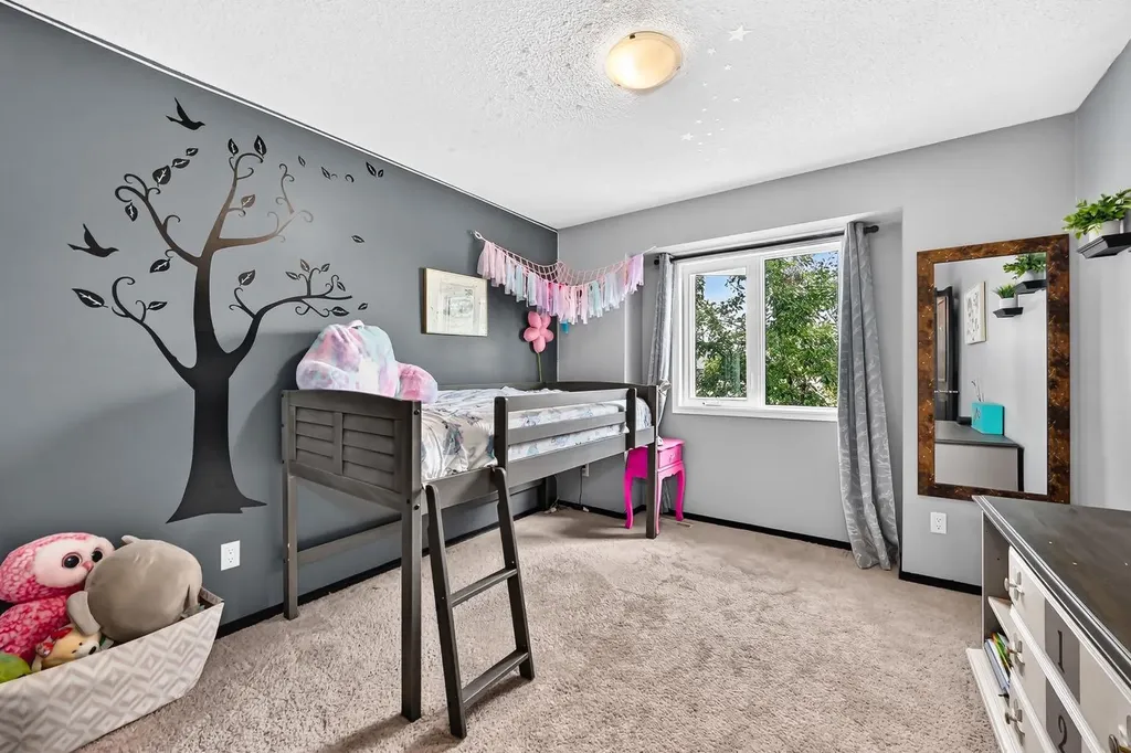 81 Sandalwood Court NW Calgary AB T3K 4B7