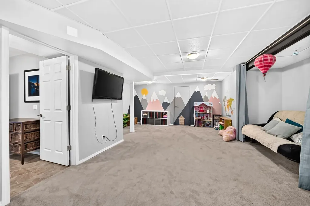81 Sandalwood Court NW Calgary AB T3K 4B7