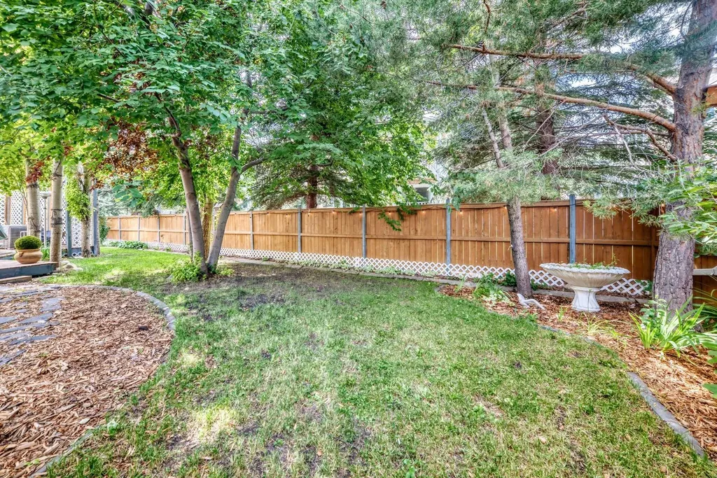 81 Sandalwood Court NW Calgary AB T3K 4B7