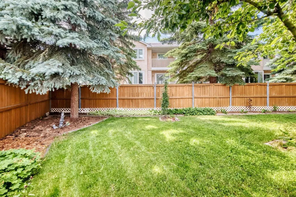 81 Sandalwood Court NW Calgary AB T3K 4B7