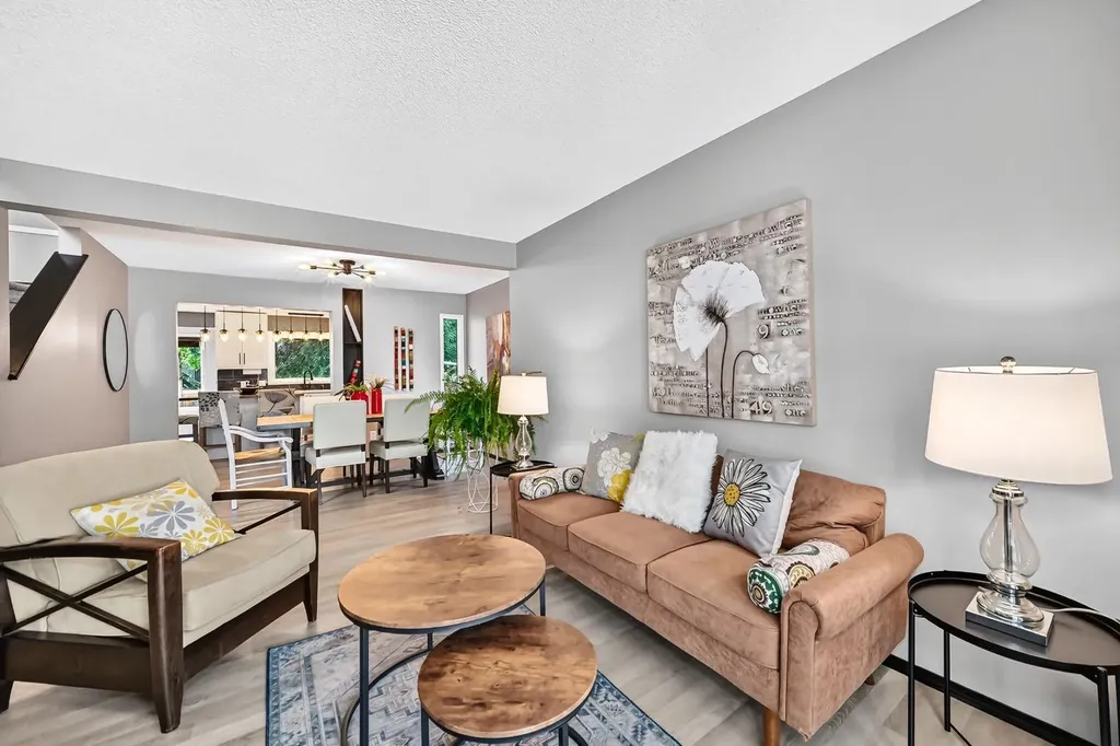 81 Sandalwood Court NW Calgary AB T3K 4B7