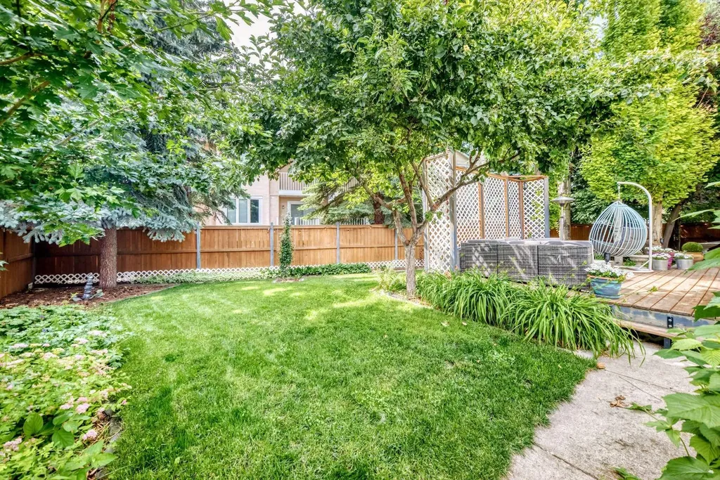81 Sandalwood Court NW Calgary AB T3K 4B7
