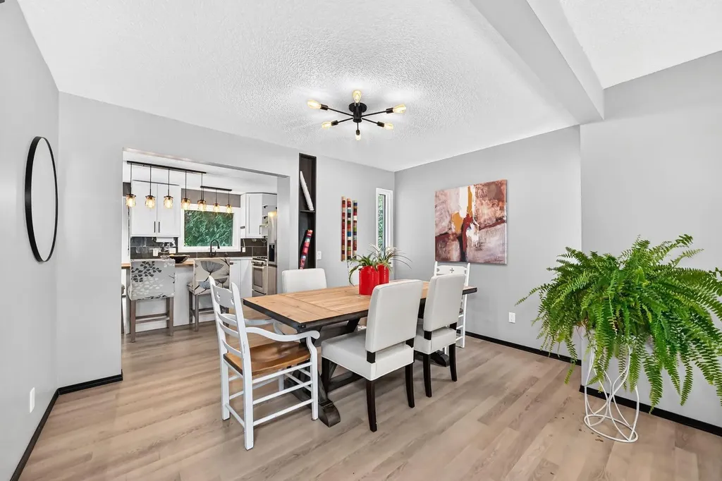 81 Sandalwood Court NW Calgary AB T3K 4B7