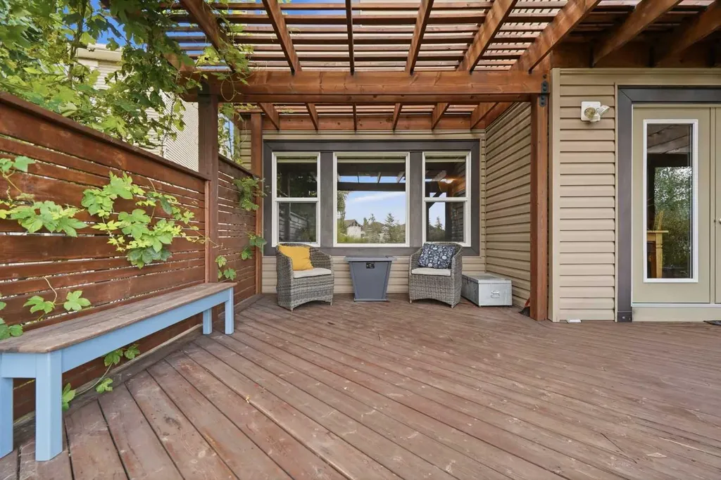 68 Drake Landing Way Okotoks AB T1S 0C3