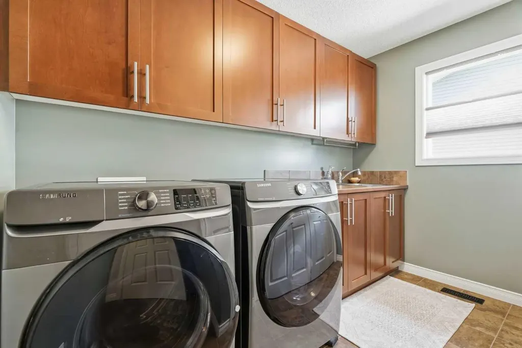 68 Drake Landing Way Okotoks AB T1S 0C3
