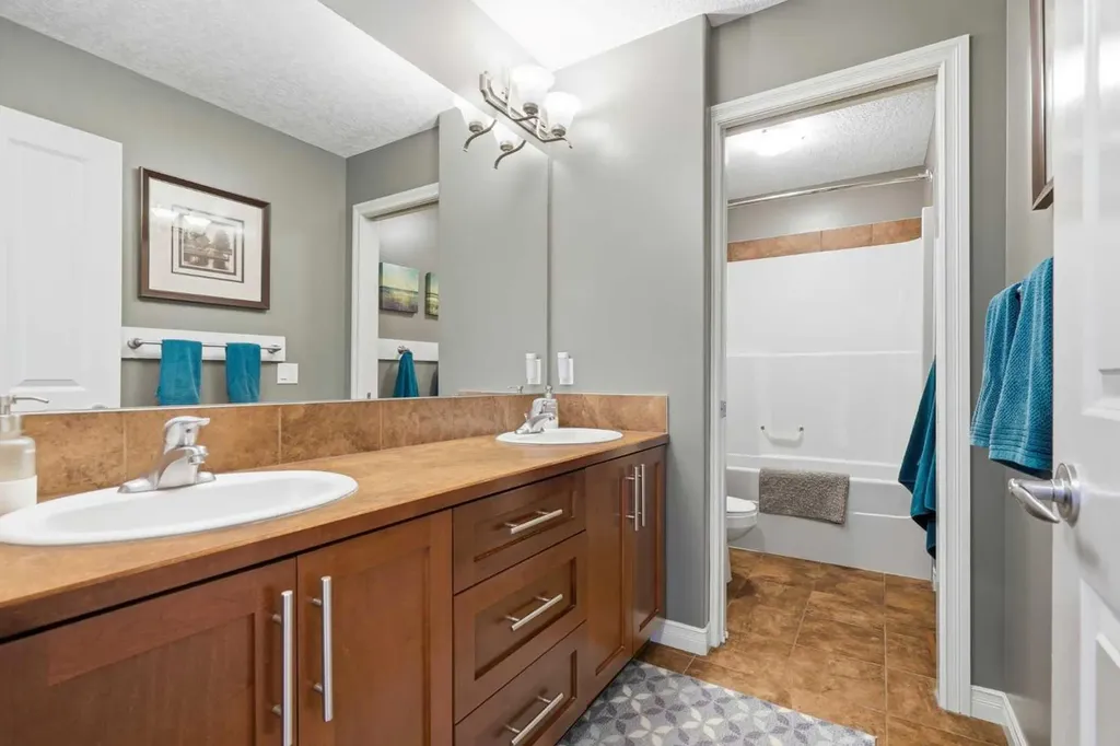 68 Drake Landing Way Okotoks AB T1S 0C3