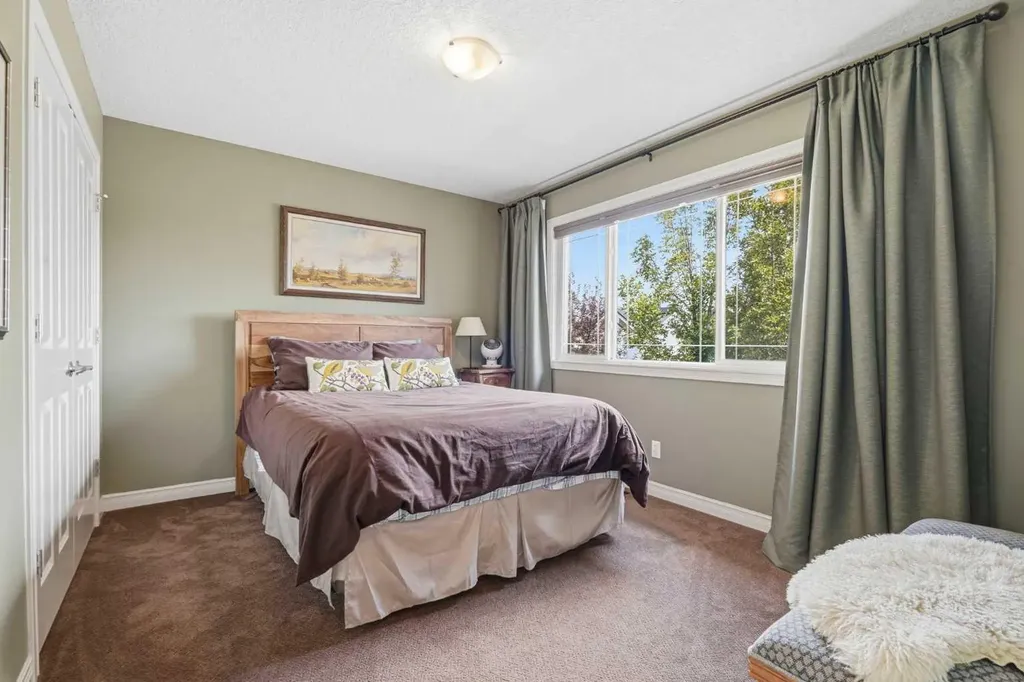 68 Drake Landing Way Okotoks AB T1S 0C3