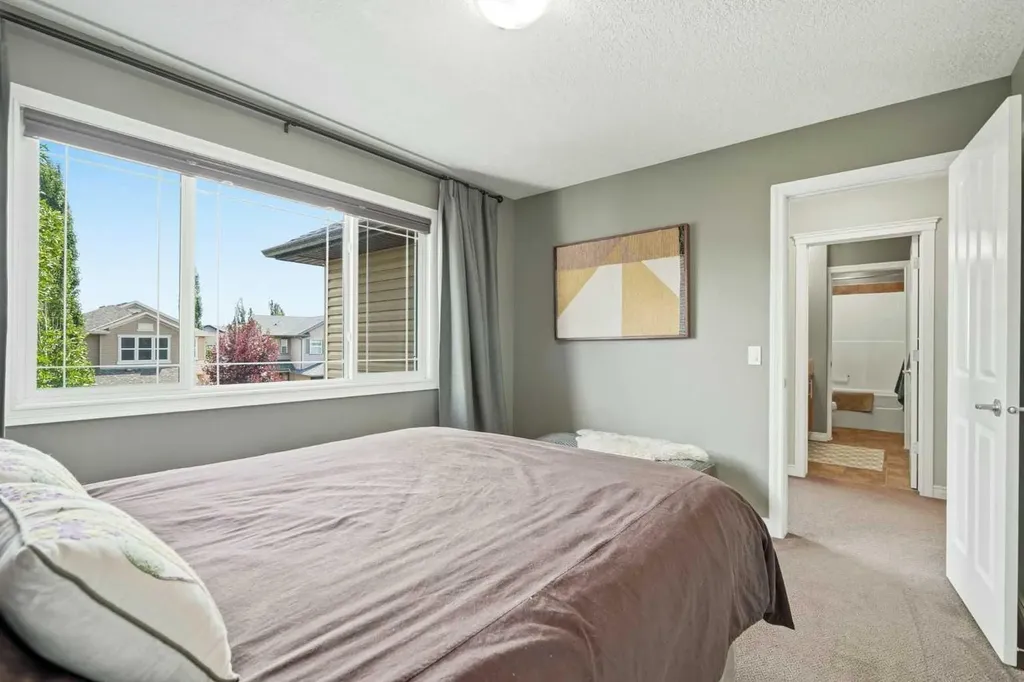 68 Drake Landing Way Okotoks AB T1S 0C3