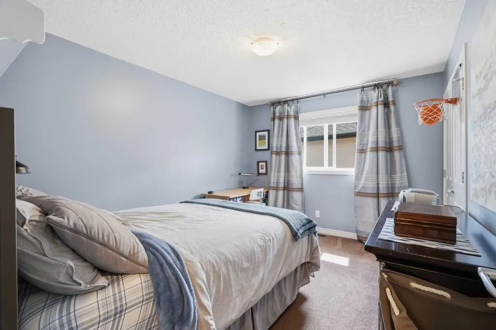 68 Drake Landing Way Okotoks AB T1S 0C3