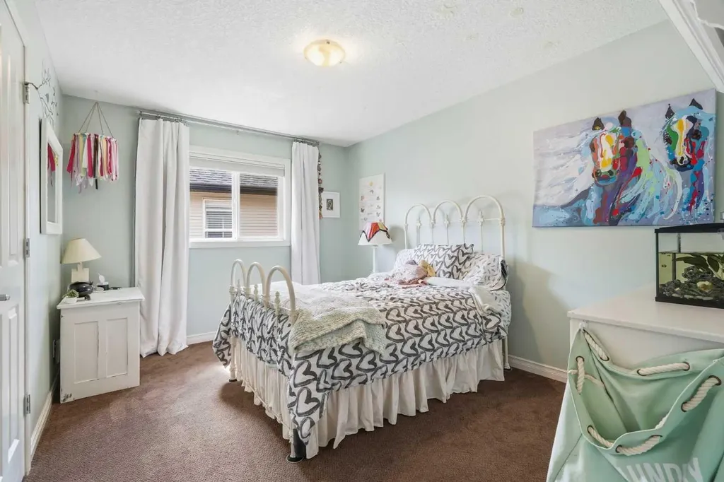 68 Drake Landing Way Okotoks AB T1S 0C3
