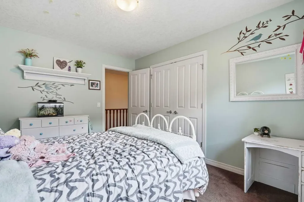 68 Drake Landing Way Okotoks AB T1S 0C3