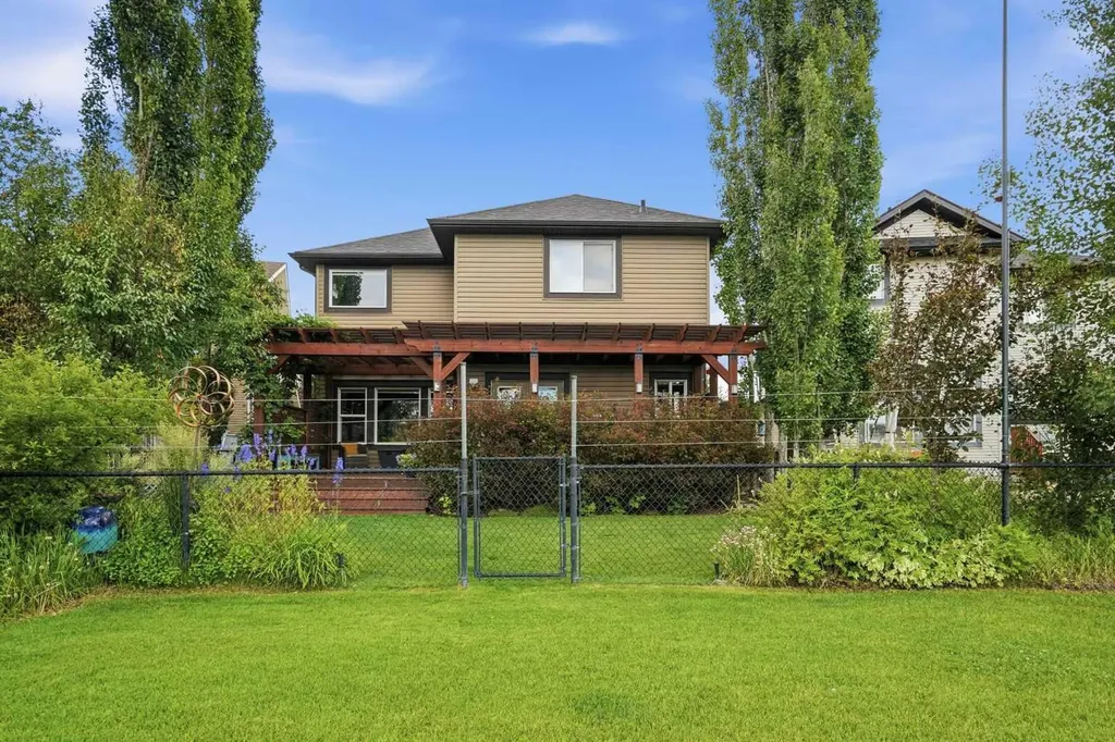 68 Drake Landing Way Okotoks AB T1S 0C3