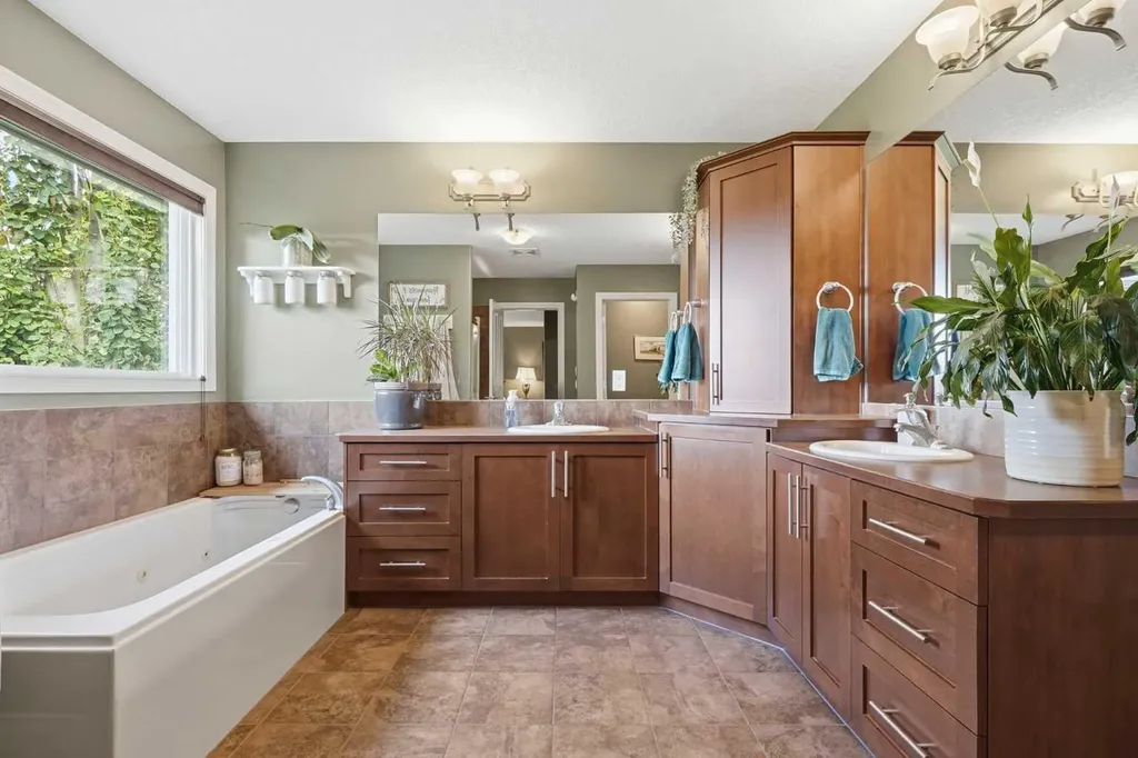 68 Drake Landing Way Okotoks AB T1S 0C3