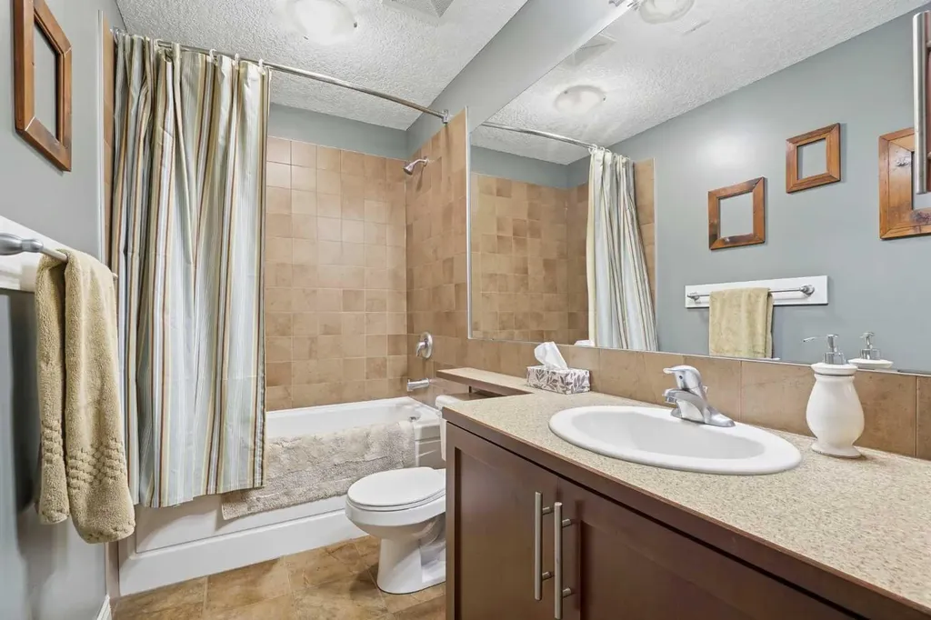 68 Drake Landing Way Okotoks AB T1S 0C3