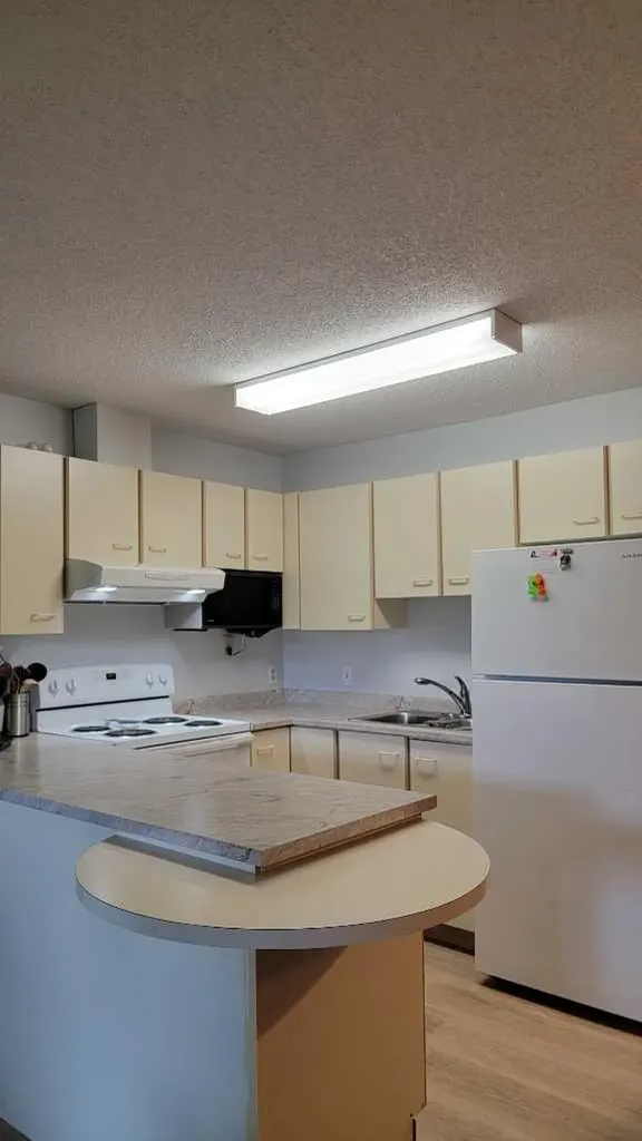 2013 Edenwold Heights NW Calgary AB T3A3Y2