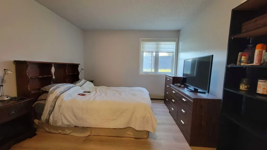 2013 Edenwold Heights NW Calgary AB T3A3Y2