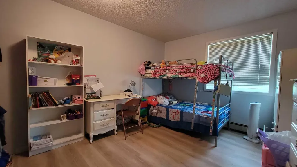 2013 Edenwold Heights NW Calgary AB T3A3Y2