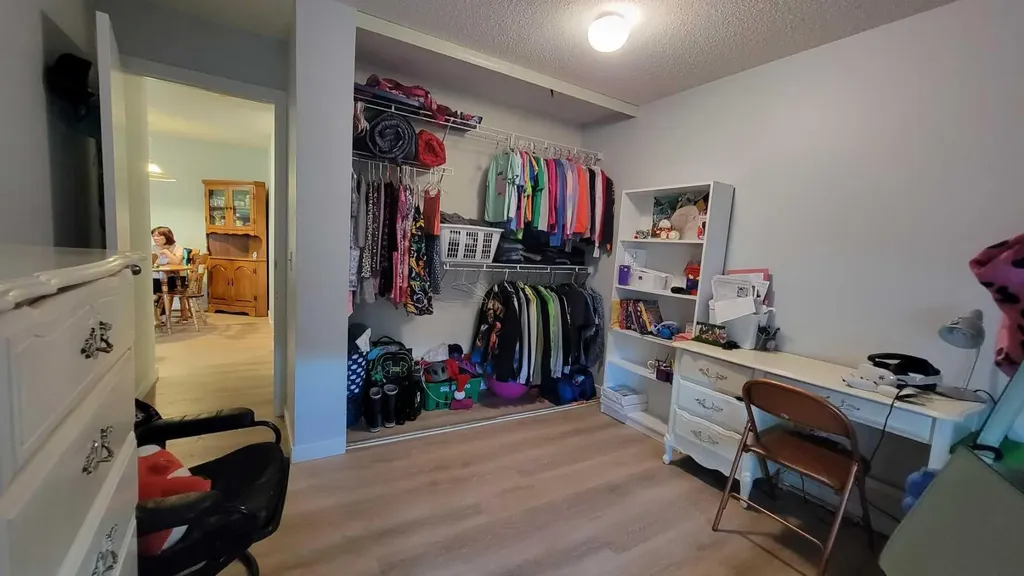 2013 Edenwold Heights NW Calgary AB T3A3Y2