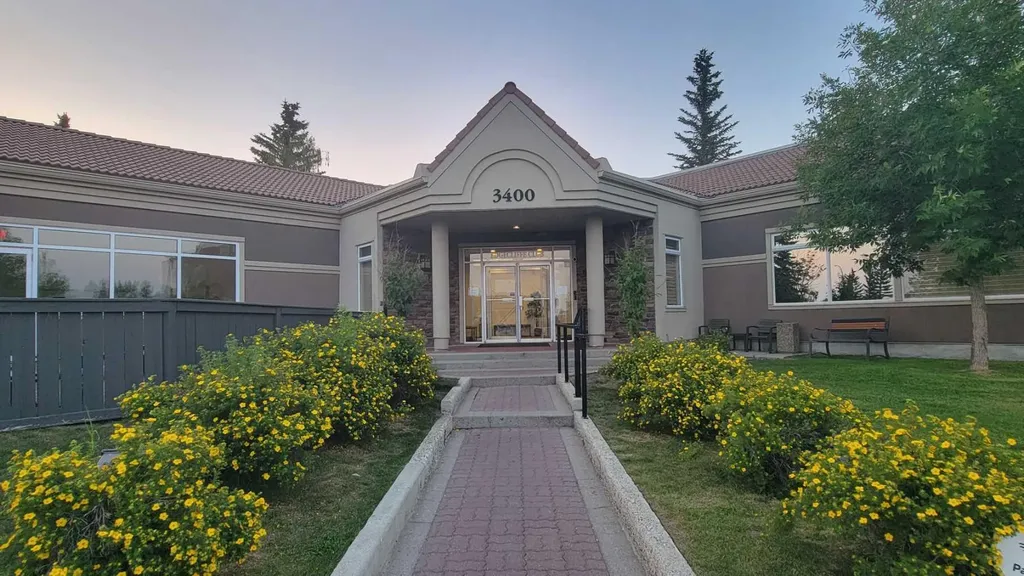 2013 Edenwold Heights NW Calgary AB T3A3Y2