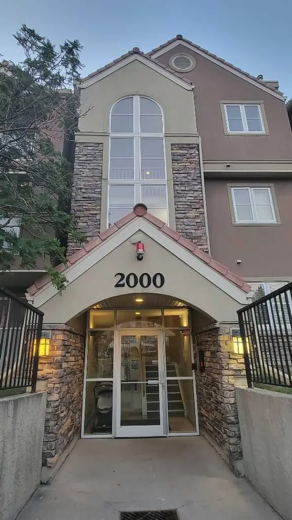 2013 Edenwold Heights NW Calgary AB T3A3Y2