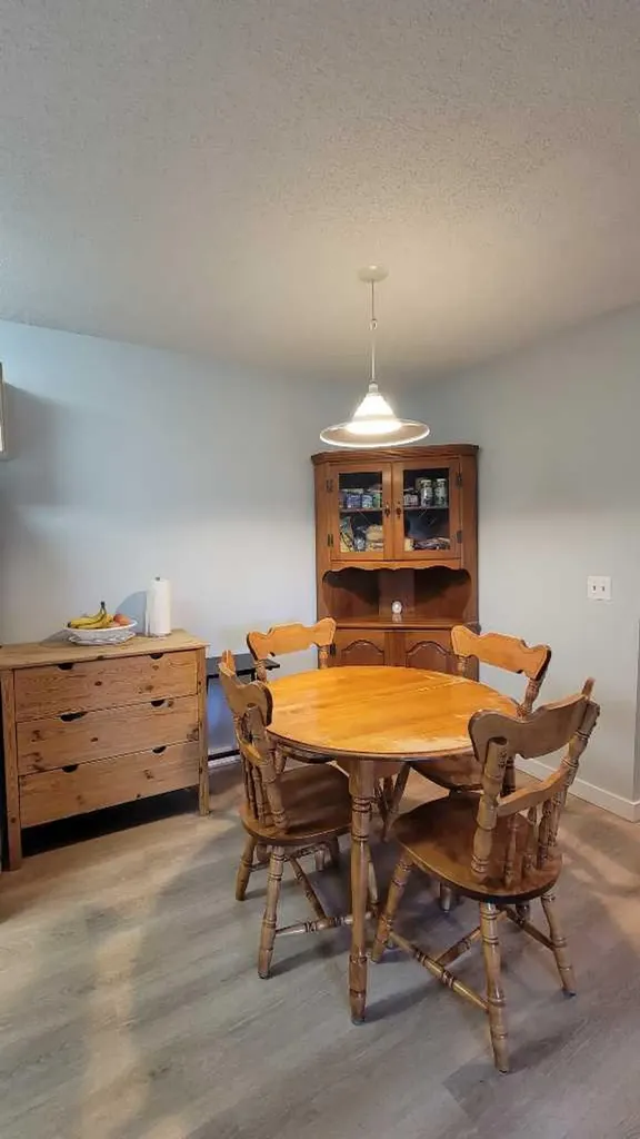 2013 Edenwold Heights NW Calgary AB T3A3Y2