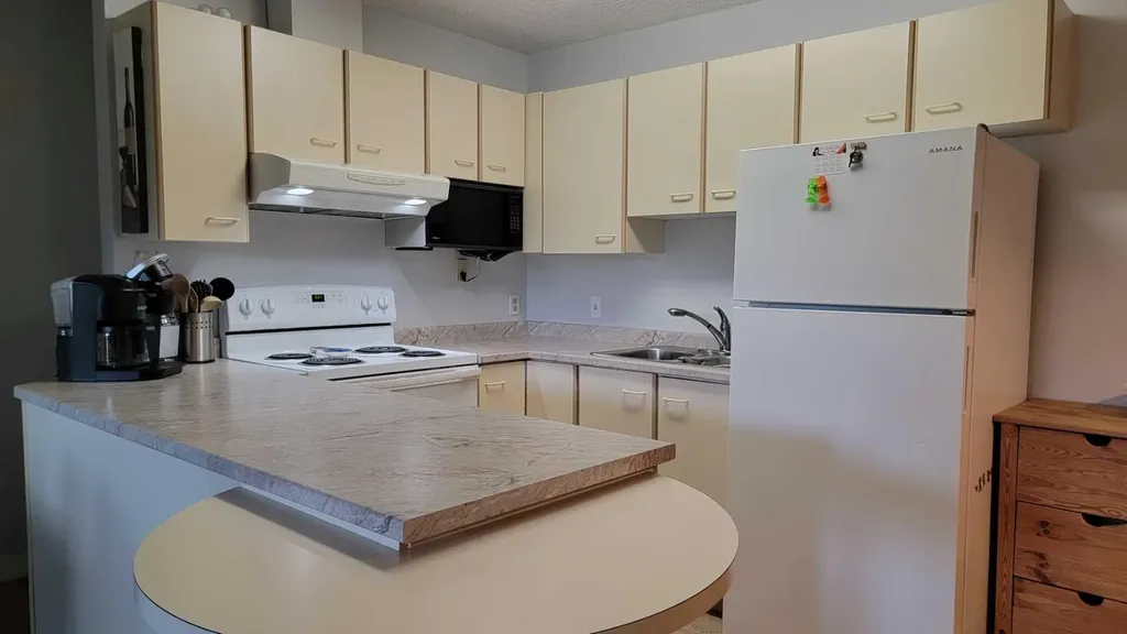 2013 Edenwold Heights NW Calgary AB T3A3Y2