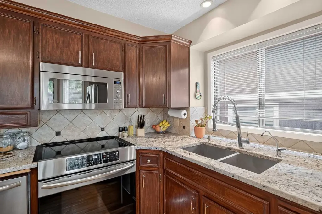 80 Hawkhill Way NW Calgary AB T3G 2V2