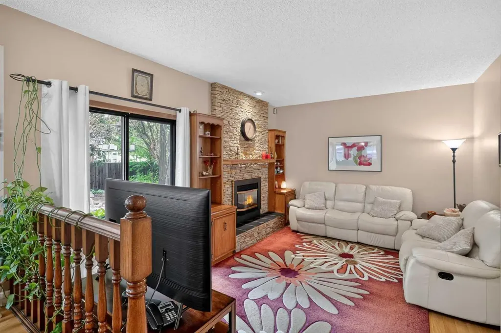 80 Hawkhill Way NW Calgary AB T3G 2V2