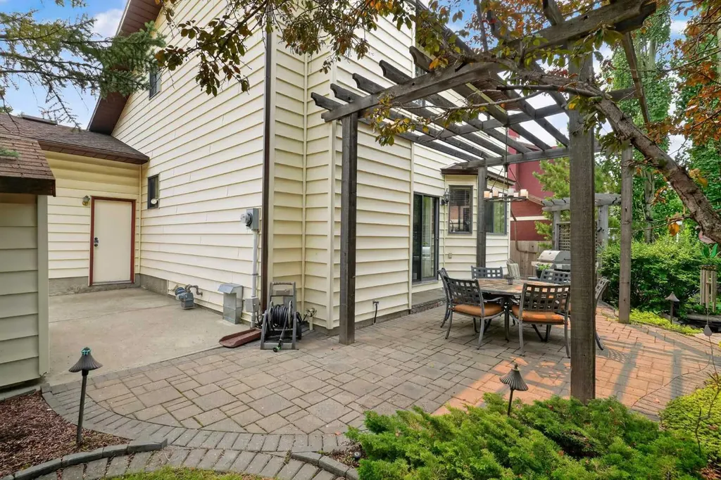 80 Hawkhill Way NW Calgary AB T3G 2V2