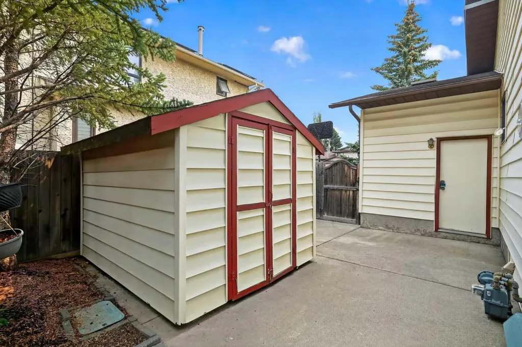 80 Hawkhill Way NW Calgary AB T3G 2V2
